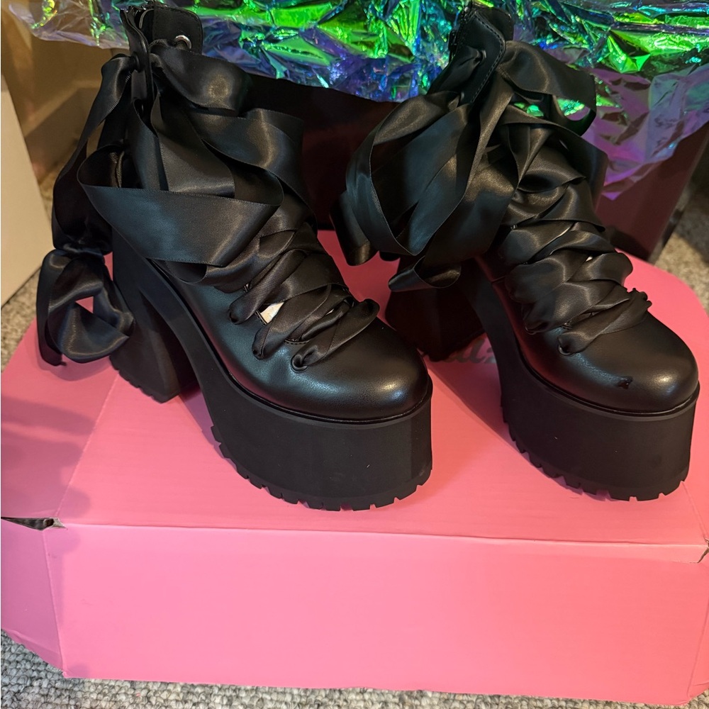 NIB Dolls Kill Dancing Hearts Platform Boots – Black- W6